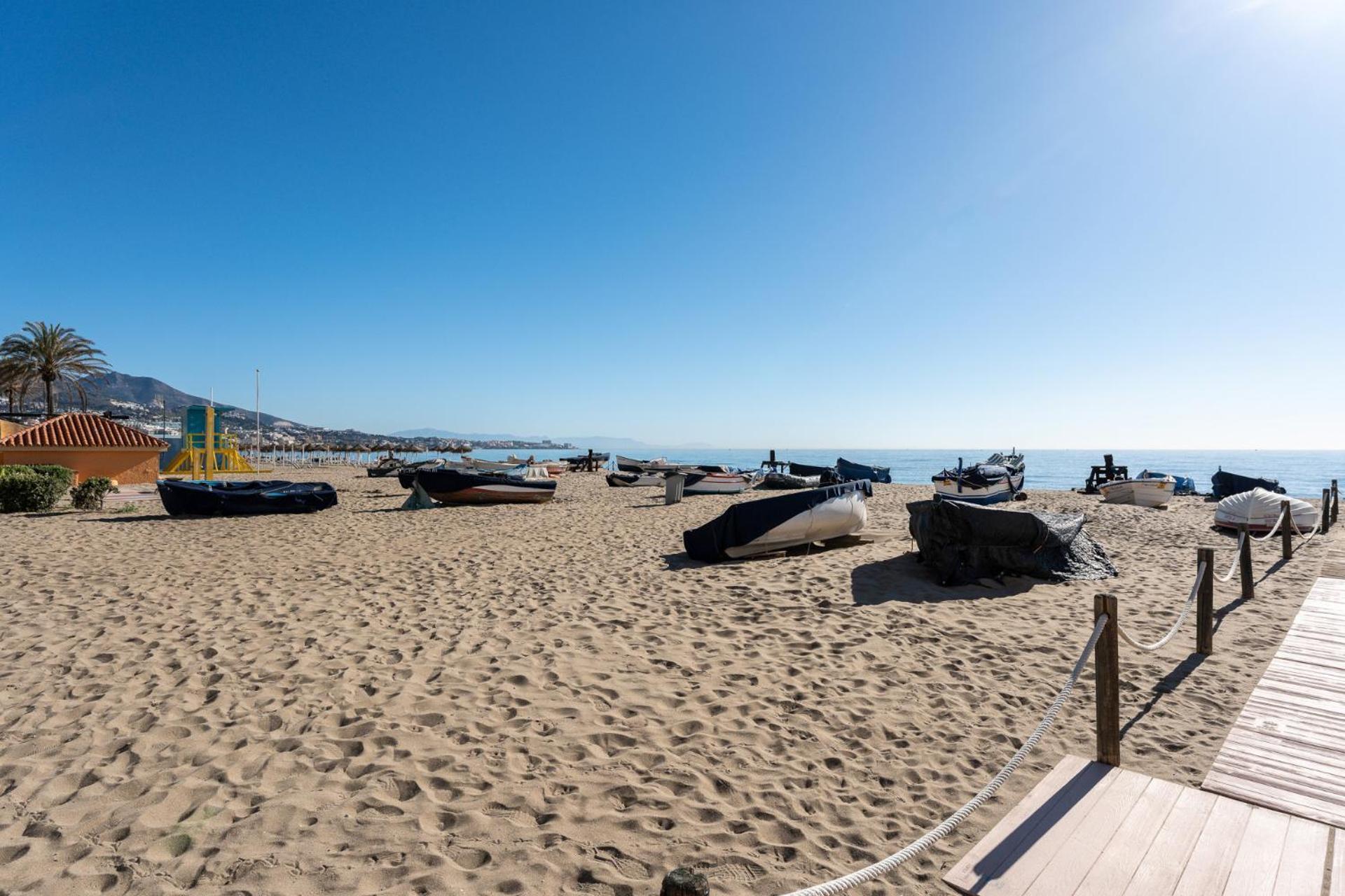 Malagasuite Fuengirola Beach & Sun ภายนอก รูปภาพ