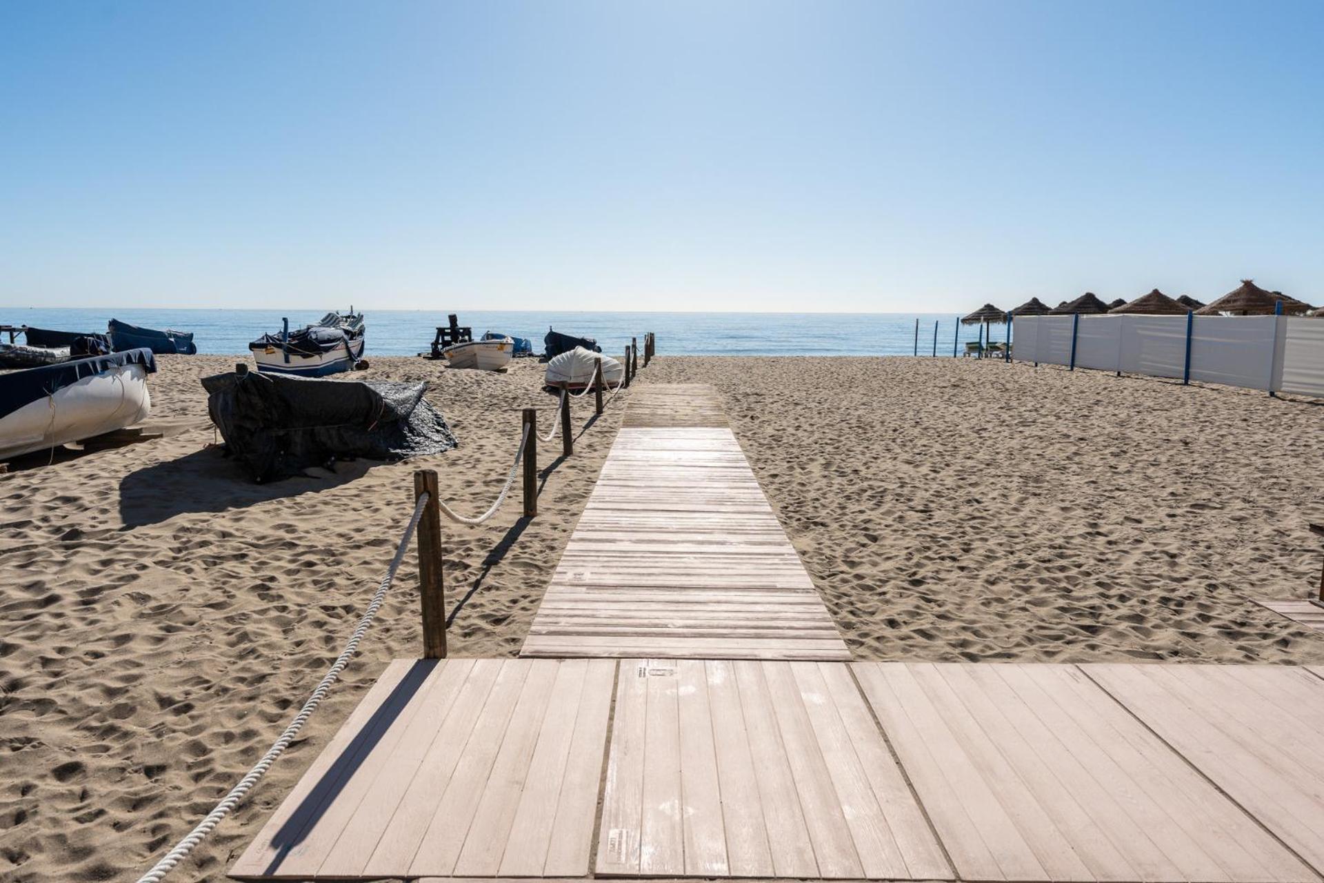 Malagasuite Fuengirola Beach & Sun ภายนอก รูปภาพ