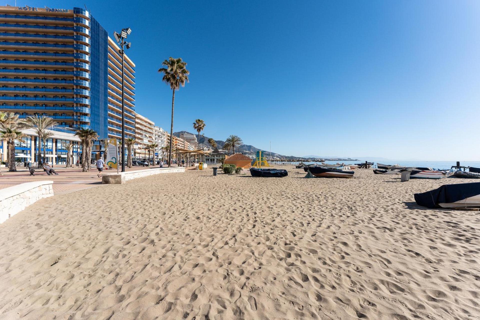 Malagasuite Fuengirola Beach & Sun ภายนอก รูปภาพ